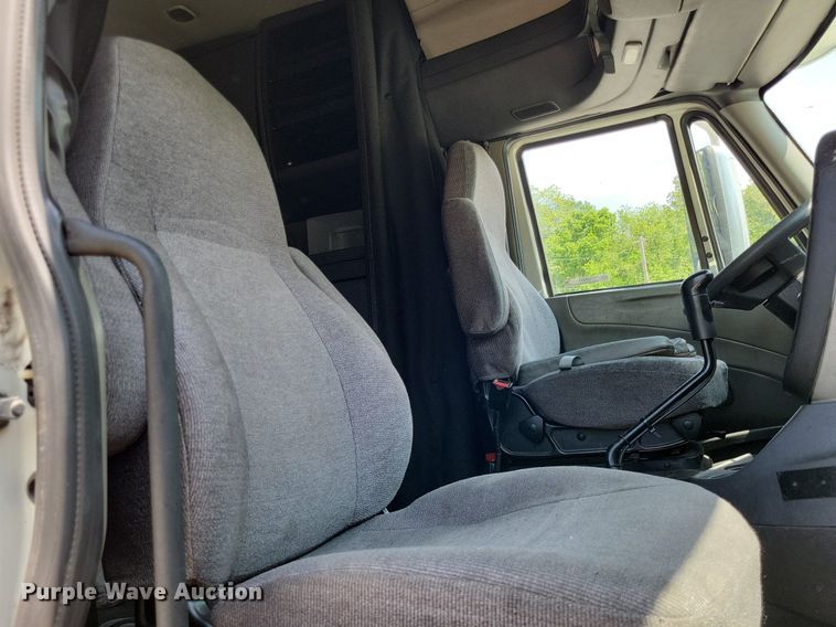 image for item LR9241 2014 International ProStar  truck cab and chassis