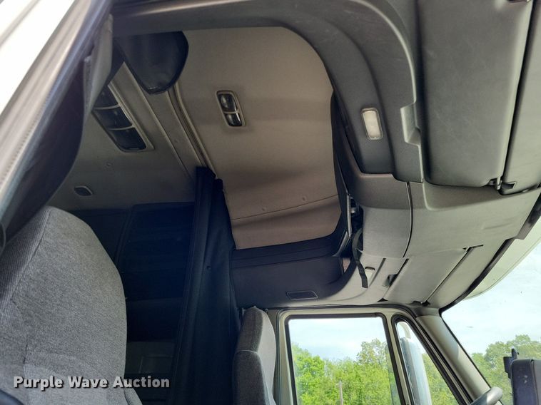 image for item LR9241 2014 International ProStar  truck cab and chassis