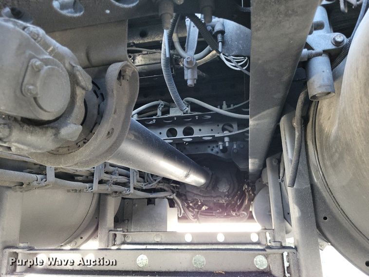 image for item LR9241 2014 International ProStar  truck cab and chassis