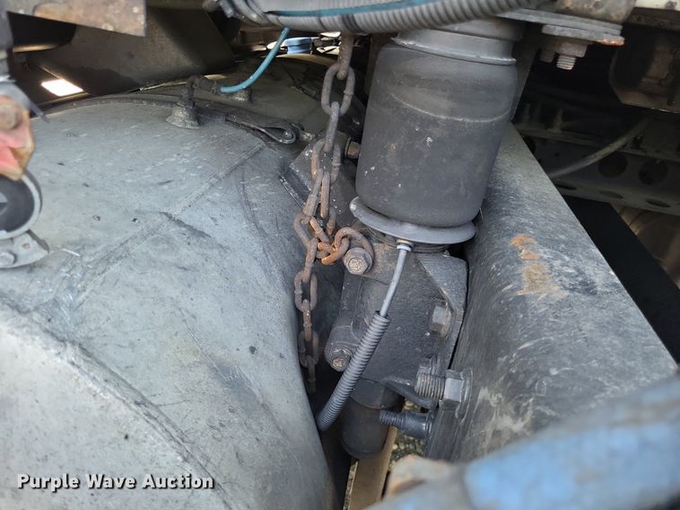 image for item LR9241 2014 International ProStar  truck cab and chassis