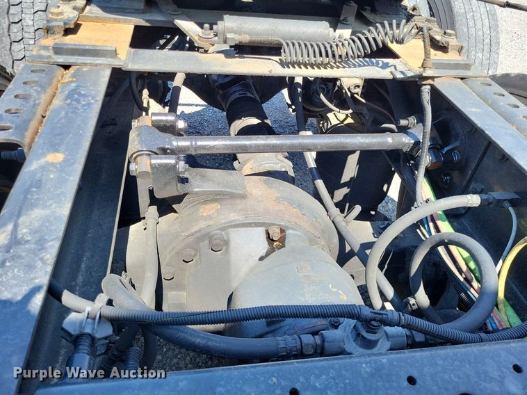 image for item LR9241 2014 International ProStar  truck cab and chassis