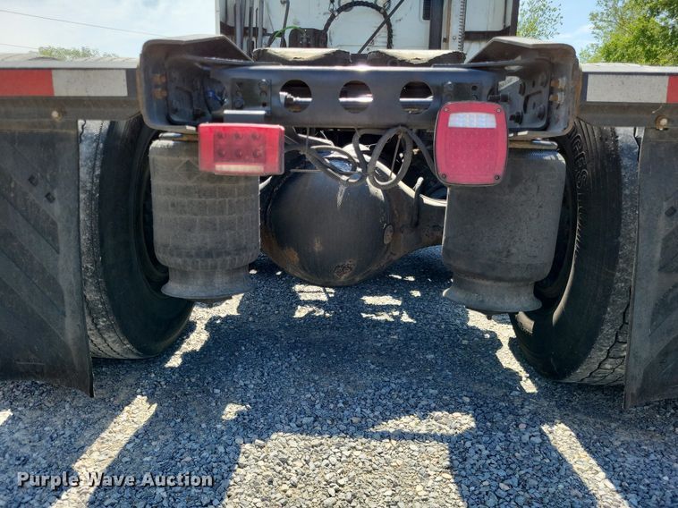 image for item LR9241 2014 International ProStar  truck cab and chassis