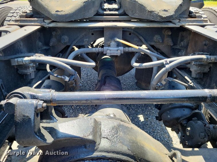 image for item LR9241 2014 International ProStar  truck cab and chassis