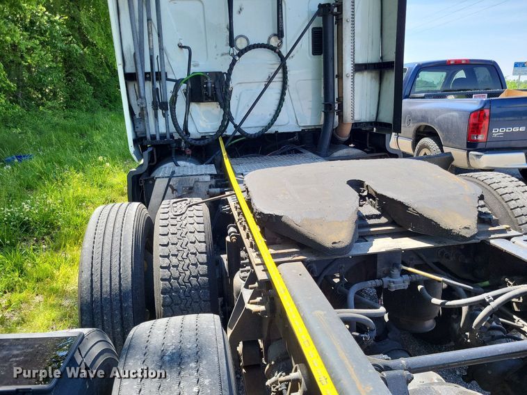 image for item LR9241 2014 International ProStar  truck cab and chassis