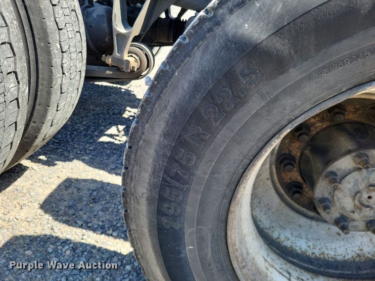 image for item LR9241 2014 International ProStar  truck cab and chassis