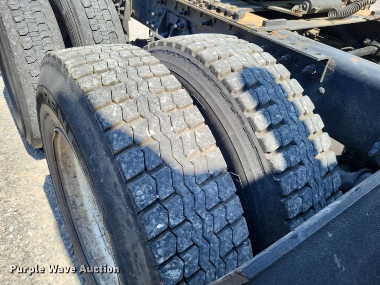 image for item LR9241 2014 International ProStar  truck cab and chassis