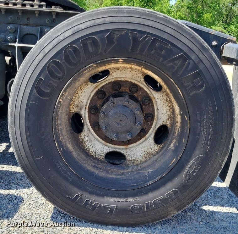 image for item LR9241 2014 International ProStar  truck cab and chassis