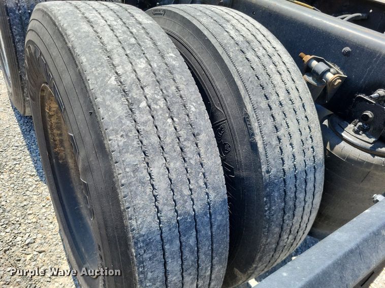 image for item LR9241 2014 International ProStar  truck cab and chassis