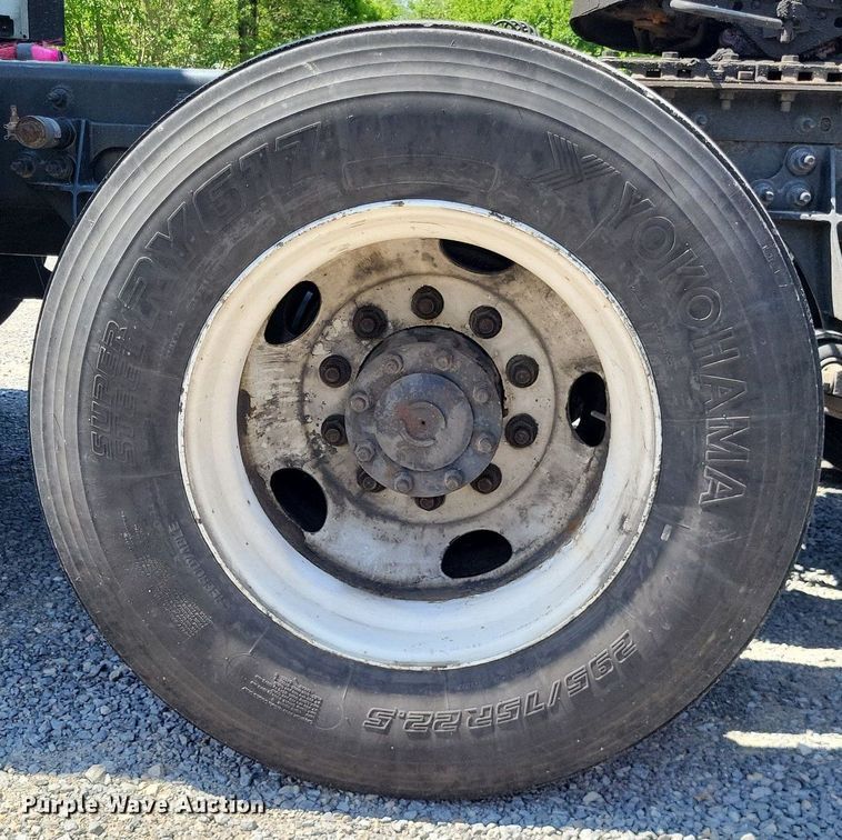 image for item LR9241 2014 International ProStar  truck cab and chassis