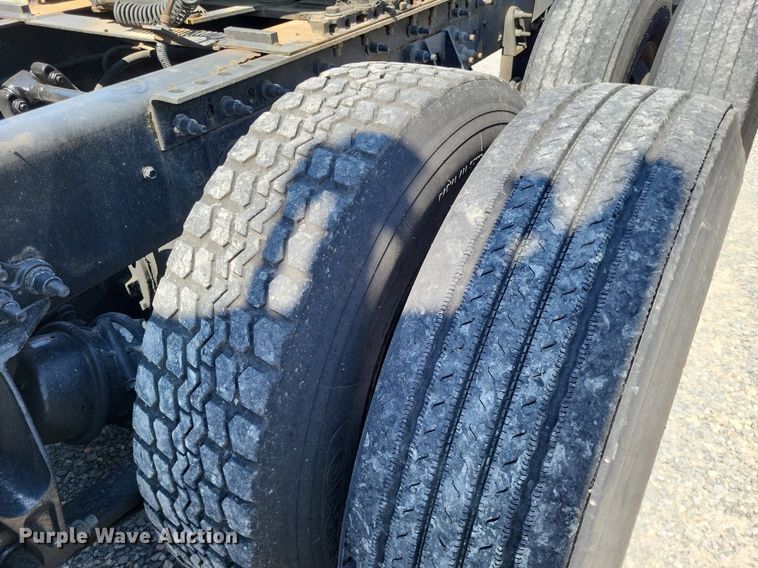 image for item LR9241 2014 International ProStar  truck cab and chassis