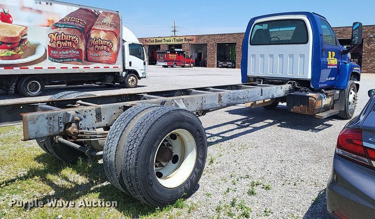 image for item LR9242 2014 Chevrolet C6500  truck cab and chassis