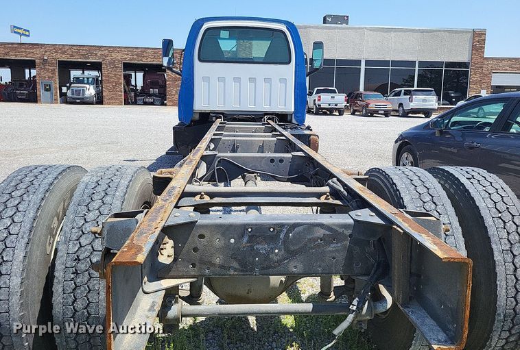 image for item LR9242 2014 Chevrolet C6500  truck cab and chassis