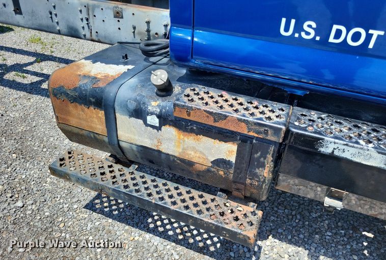 image for item LR9242 2014 Chevrolet C6500  truck cab and chassis