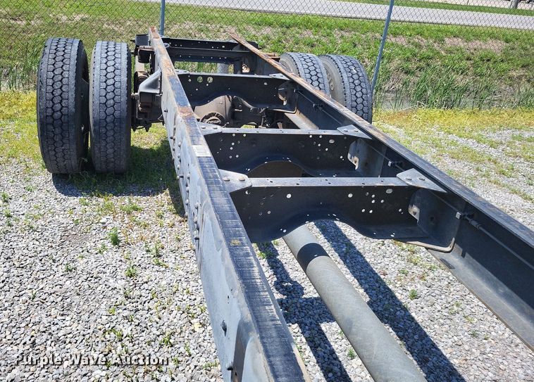 image for item LR9242 2014 Chevrolet C6500  truck cab and chassis