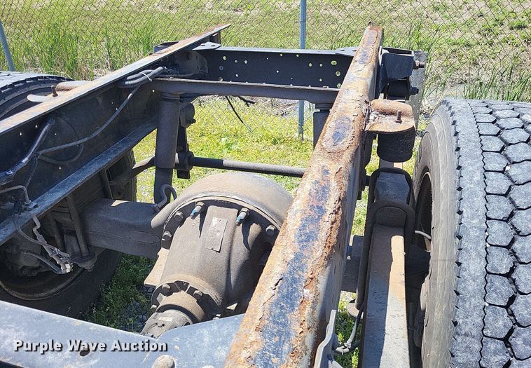 image for item LR9242 2014 Chevrolet C6500  truck cab and chassis