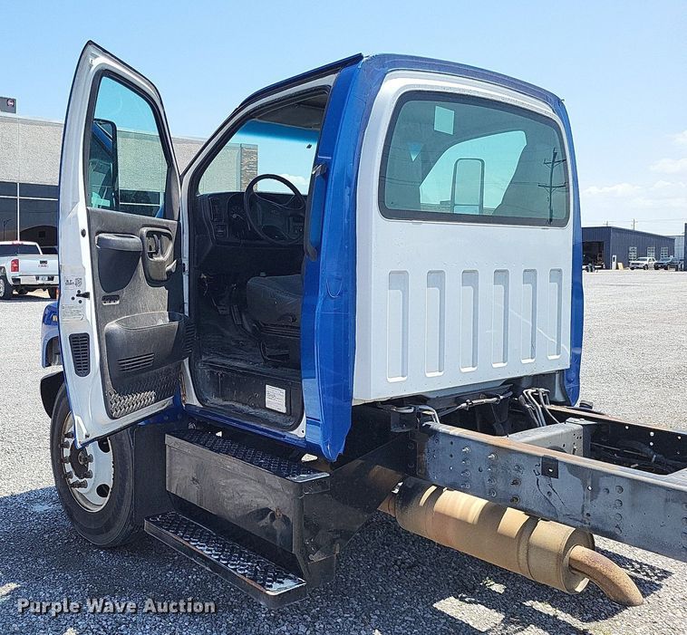 image for item LR9242 2014 Chevrolet C6500  truck cab and chassis
