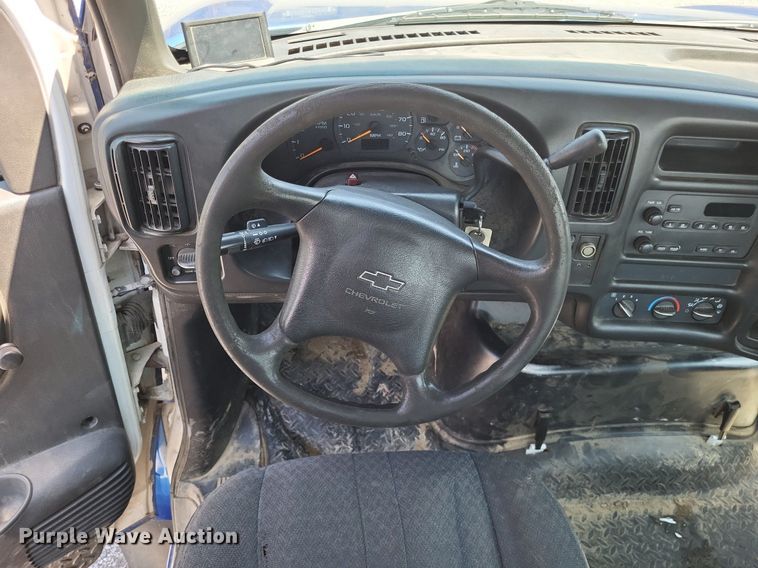 image for item LR9242 2014 Chevrolet C6500  truck cab and chassis