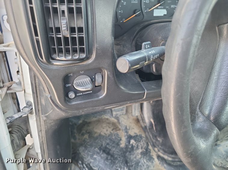 image for item LR9242 2014 Chevrolet C6500  truck cab and chassis