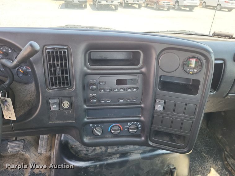 image for item LR9242 2014 Chevrolet C6500  truck cab and chassis