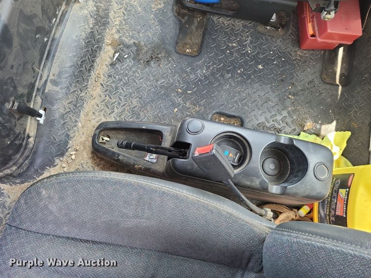 image for item LR9242 2014 Chevrolet C6500  truck cab and chassis