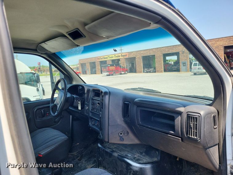 image for item LR9242 2014 Chevrolet C6500  truck cab and chassis