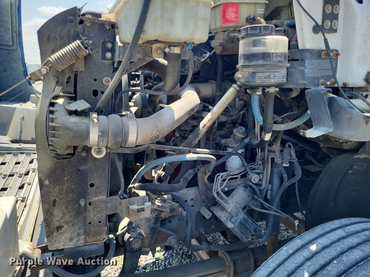 image for item LR9242 2014 Chevrolet C6500  truck cab and chassis