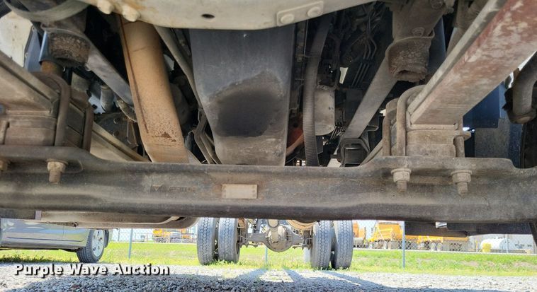 image for item LR9242 2014 Chevrolet C6500  truck cab and chassis