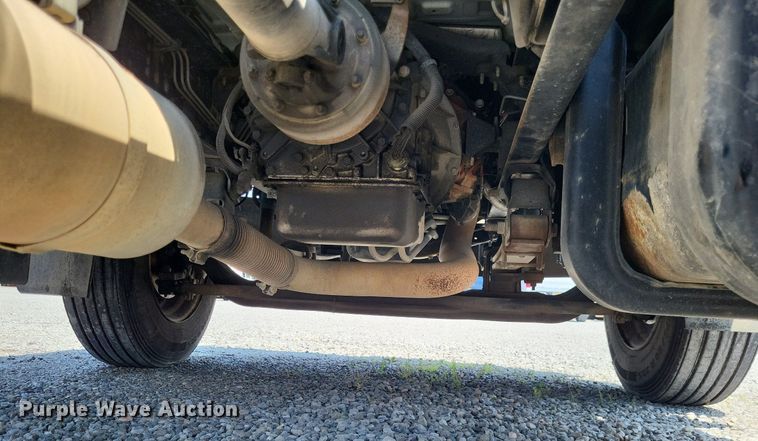 image for item LR9242 2014 Chevrolet C6500  truck cab and chassis