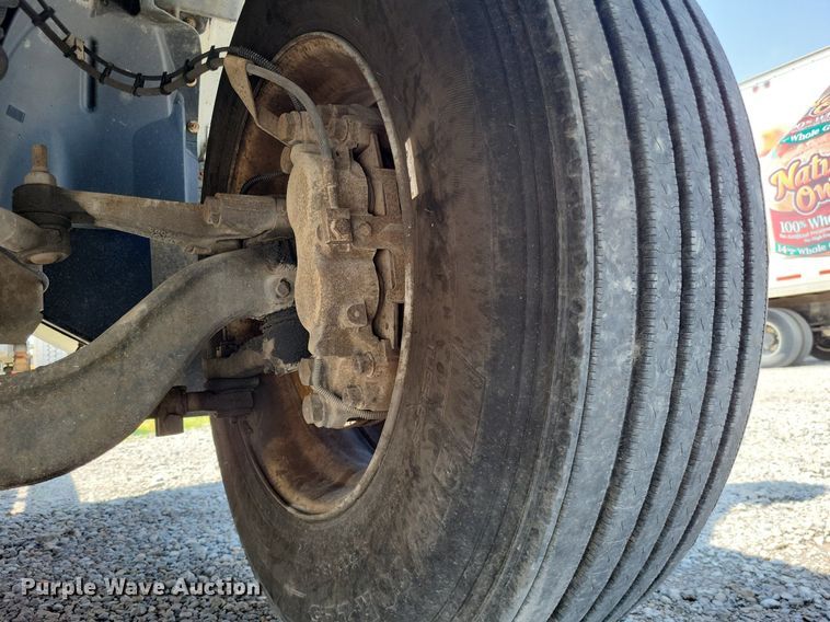 image for item LR9242 2014 Chevrolet C6500  truck cab and chassis