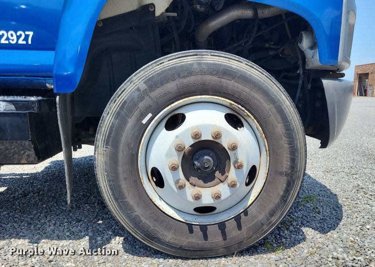 image for item LR9242 2014 Chevrolet C6500  truck cab and chassis