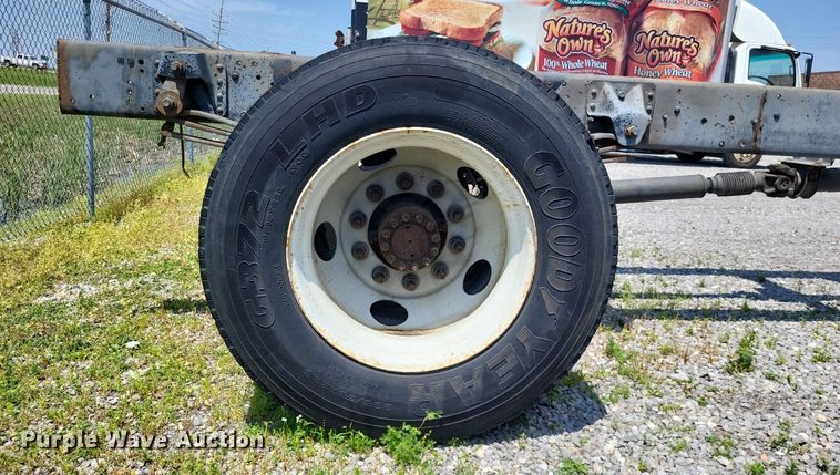 image for item LR9242 2014 Chevrolet C6500  truck cab and chassis