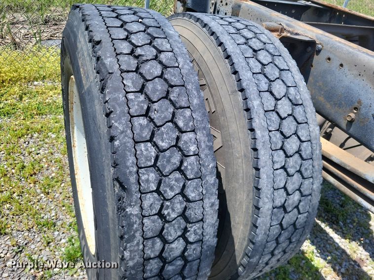 image for item LR9242 2014 Chevrolet C6500  truck cab and chassis