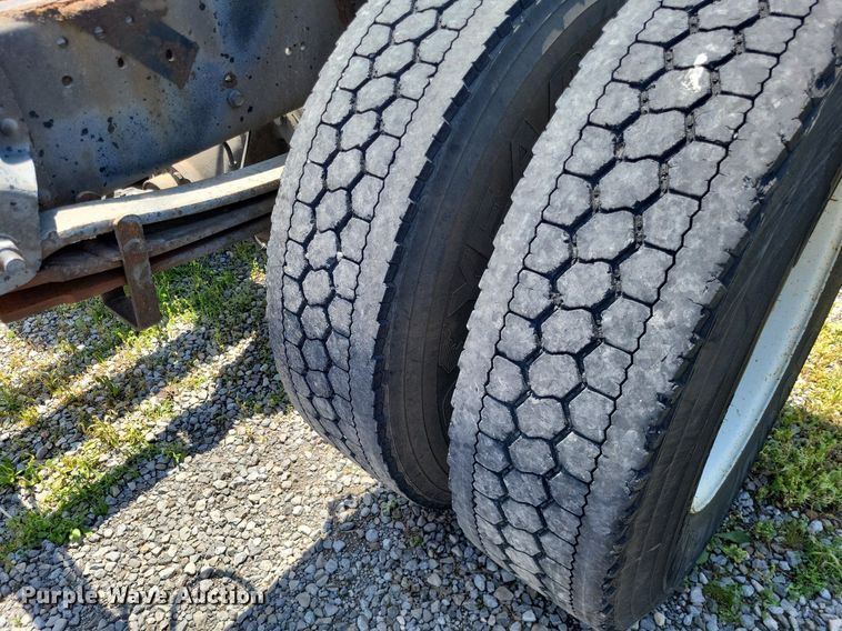 image for item LR9242 2014 Chevrolet C6500  truck cab and chassis