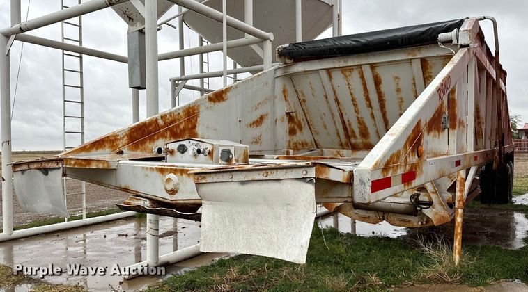 image for item LR9744 1989 Ranch  bottom dump trailer