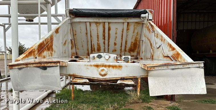 image for item LR9744 1989 Ranch  bottom dump trailer