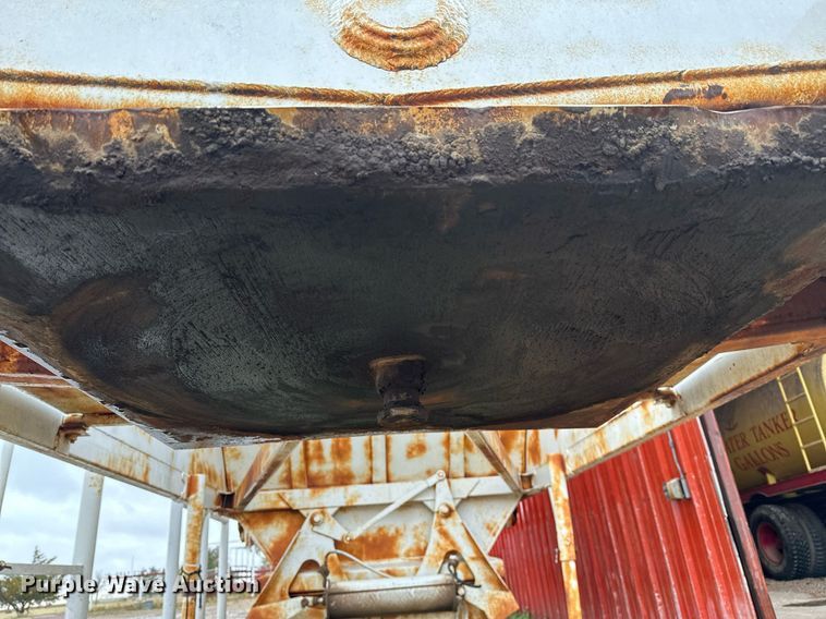 image for item LR9744 1989 Ranch  bottom dump trailer