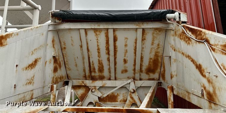 image for item LR9744 1989 Ranch  bottom dump trailer