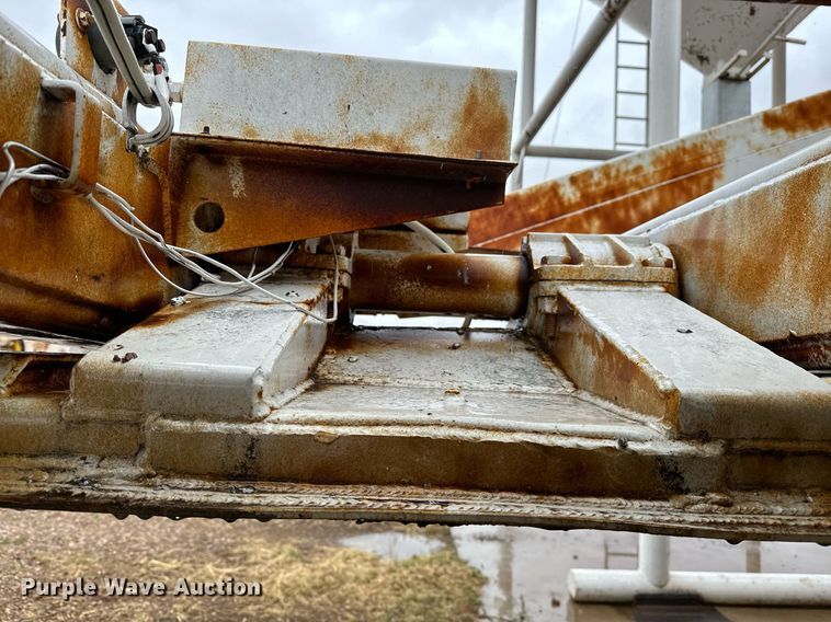 image for item LR9744 1989 Ranch  bottom dump trailer