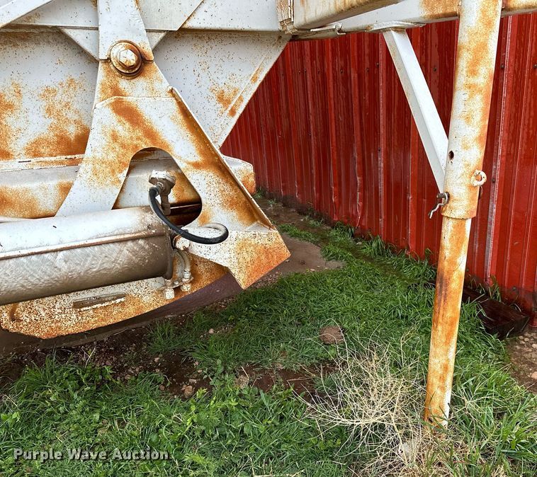 image for item LR9744 1989 Ranch  bottom dump trailer