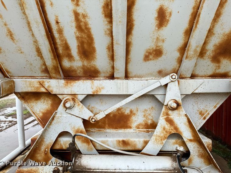 image for item LR9744 1989 Ranch  bottom dump trailer