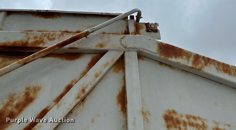 image for item LR9744 1989 Ranch  bottom dump trailer