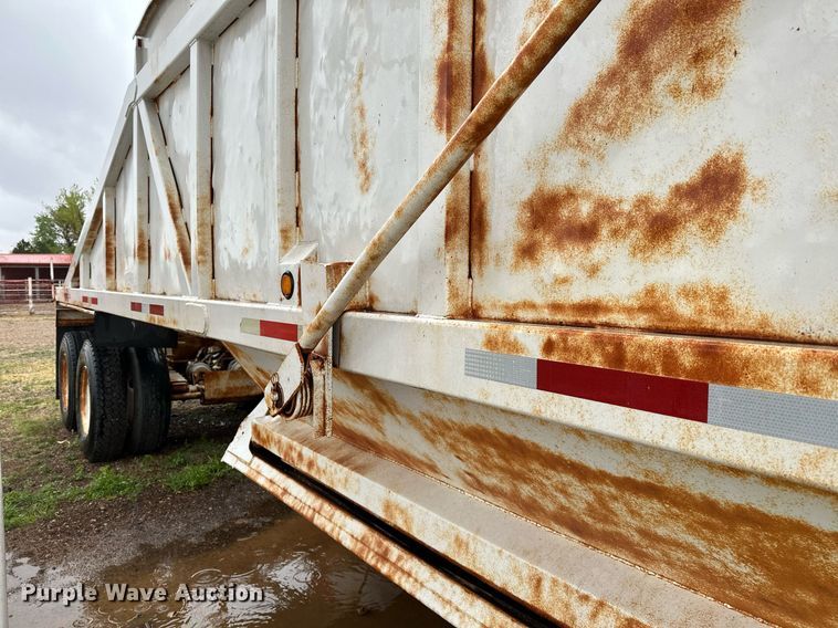 image for item LR9744 1989 Ranch  bottom dump trailer