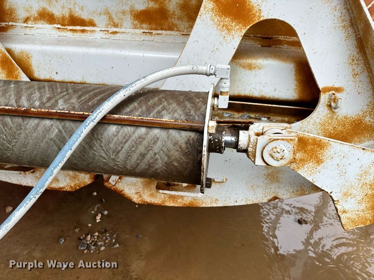 image for item LR9744 1989 Ranch  bottom dump trailer