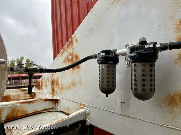 image for item LR9744 1989 Ranch  bottom dump trailer