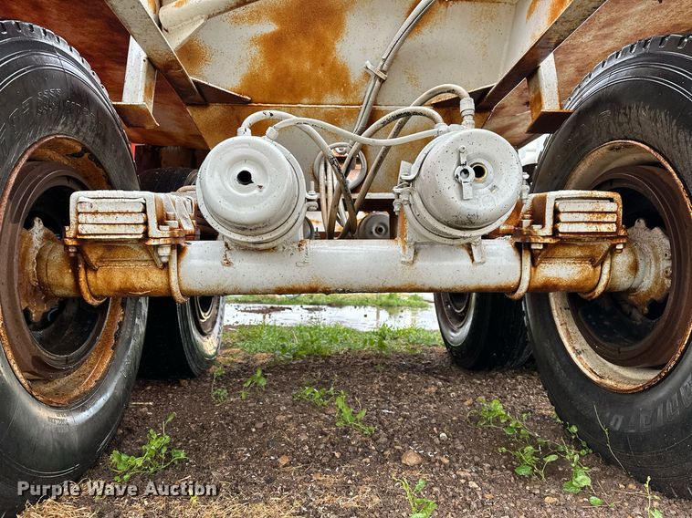 image for item LR9744 1989 Ranch  bottom dump trailer