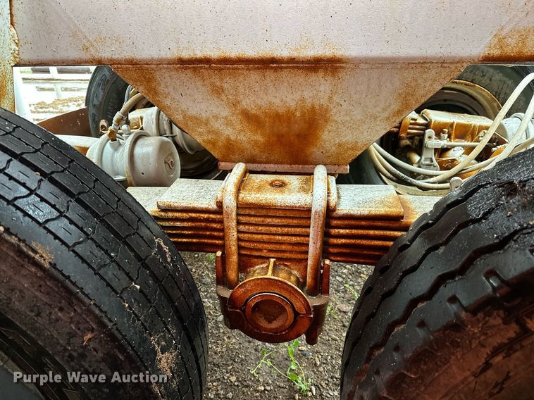 image for item LR9744 1989 Ranch  bottom dump trailer