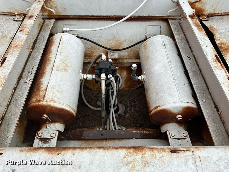 image for item LR9744 1989 Ranch  bottom dump trailer