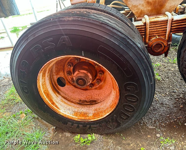 image for item LR9744 1989 Ranch  bottom dump trailer