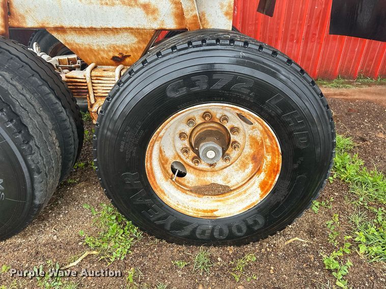 image for item LR9744 1989 Ranch  bottom dump trailer