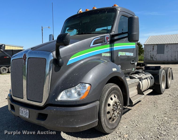 image for item LR9768 2016 Kenworth T680  semi truck